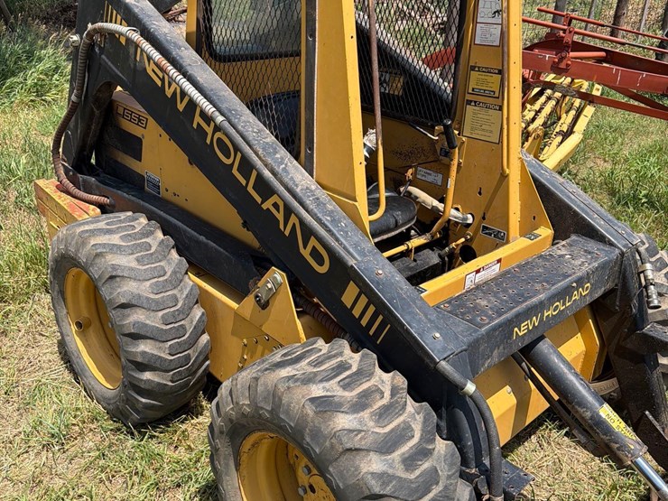 new-holland-l553-image-12