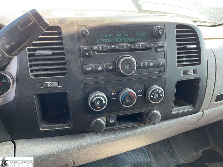 2012-chevrolet-silverado-3500hd-image-13