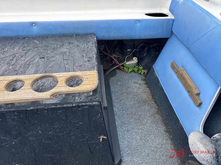 calaic-19'-cuddy-cabin-boat-image-25