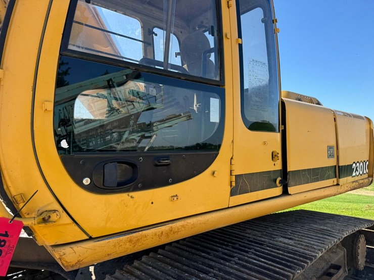 deere-230-lc-image-11
