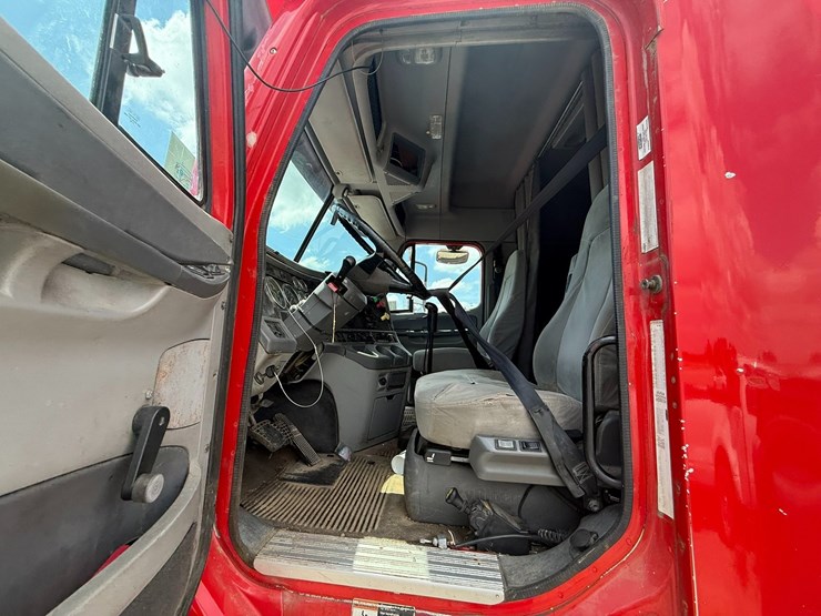 #47453-•-inop-2007-freightliner-columbia-t/a-truck-tractor-1fuja6cy07lx38975-inv#-47453-image-25