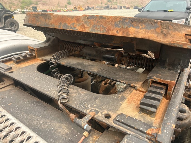 2005-caterpillar-c13-image-30