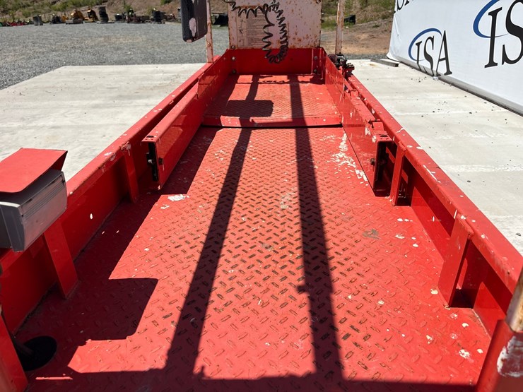 2016-jlg-2032es-image-9