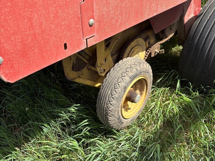 new-holland-660-image-19