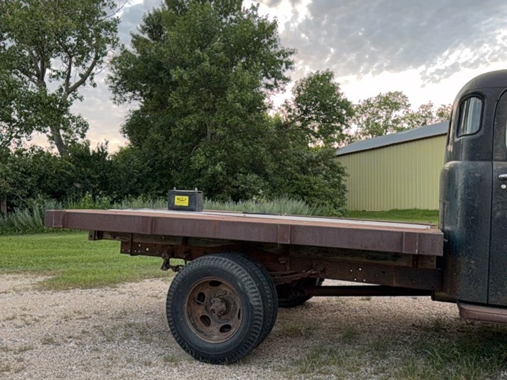 1948-dodge-one-ton-with-flatbed-image-14