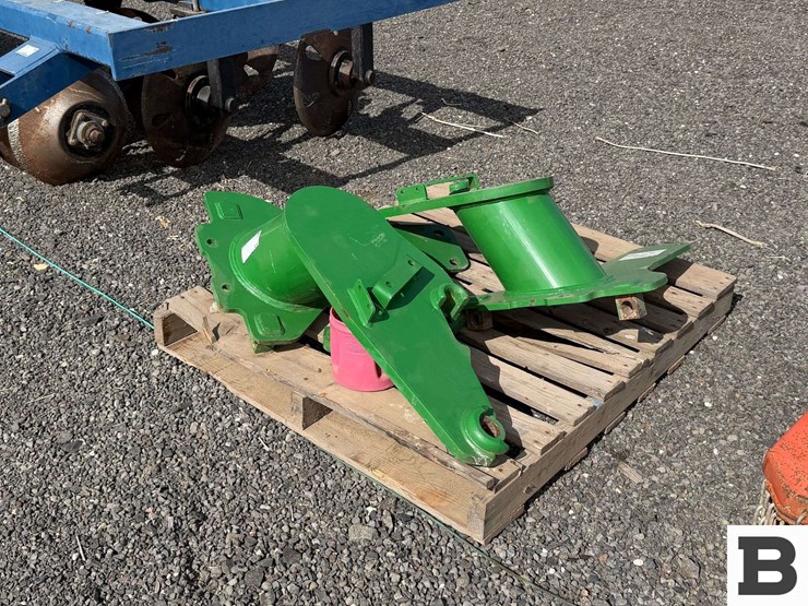 2015-john-deere-5e-tractor-loader-frame-mounts-image-1
