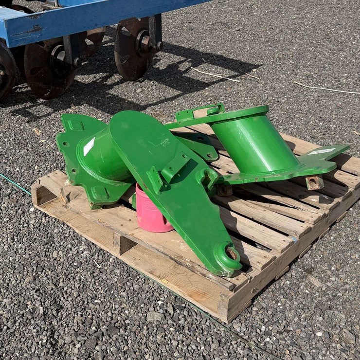 2015 John Deere 5E Tractor Loader Frame Mounts