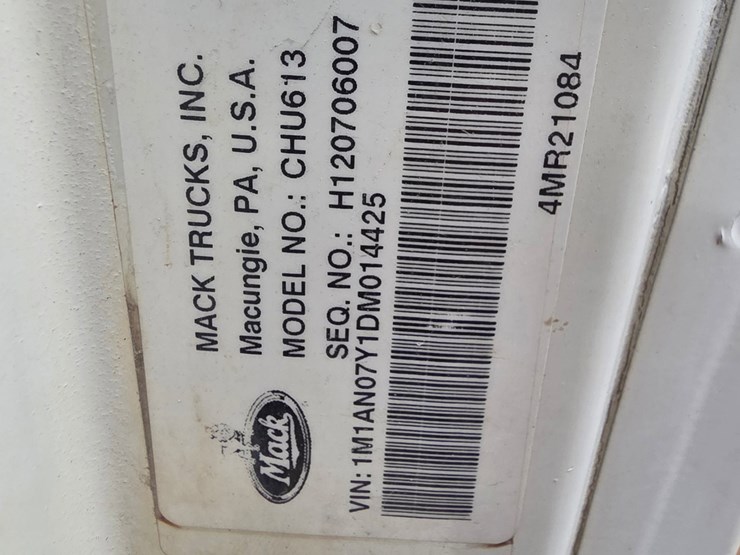 2013-mack-chu613-daycab-truck-image-1
