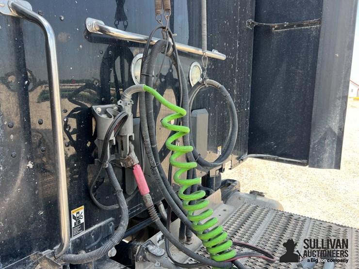 2018-peterbilt-579-image-15