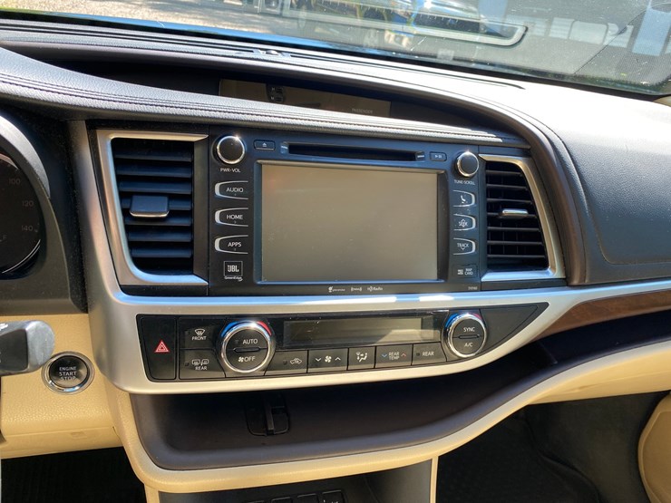 2016-toyota-highlander-image-32