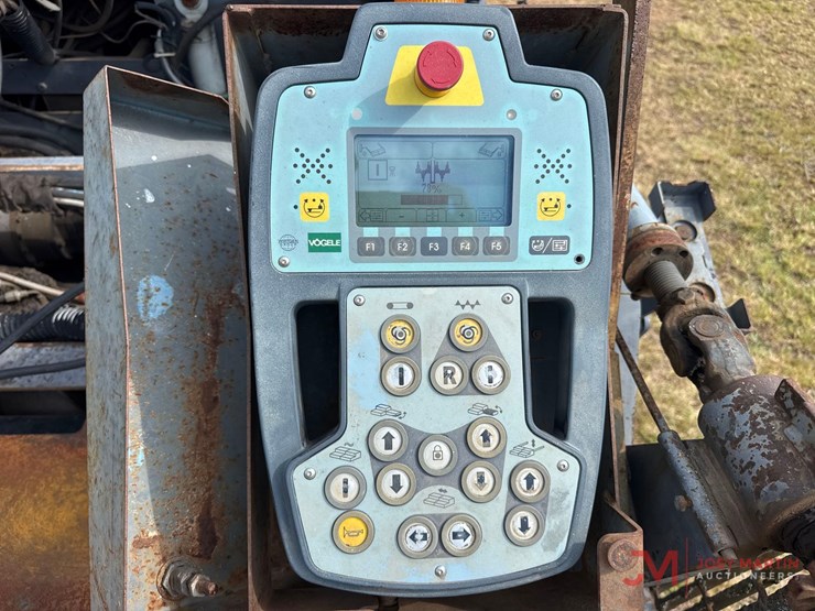 vogele-vision-5200-2-tracked-asphalt-paver-image-18