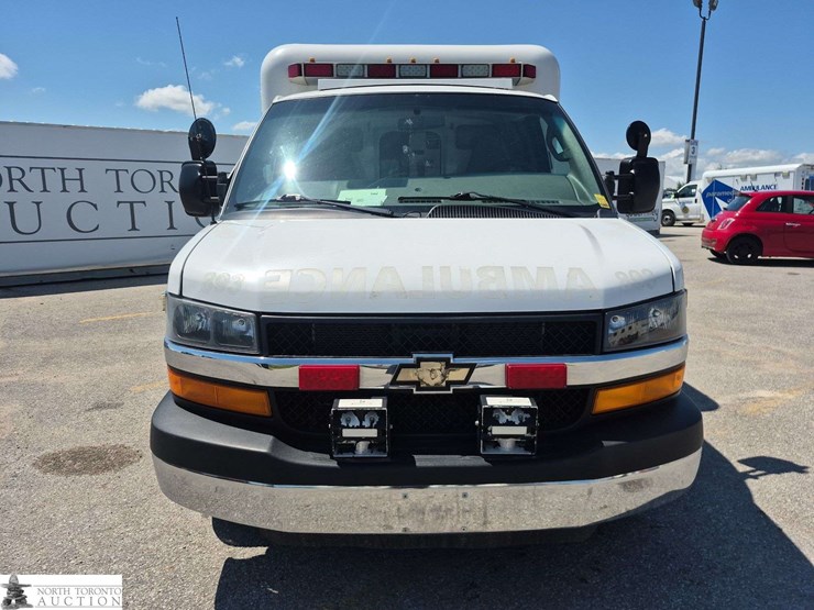 2017-chevrolet-express-s/a-cube-van-image-2