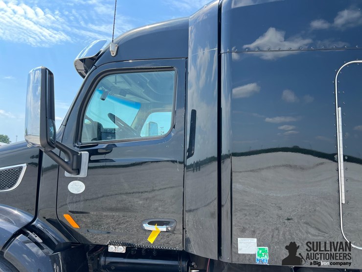2018-peterbilt-579-image-19