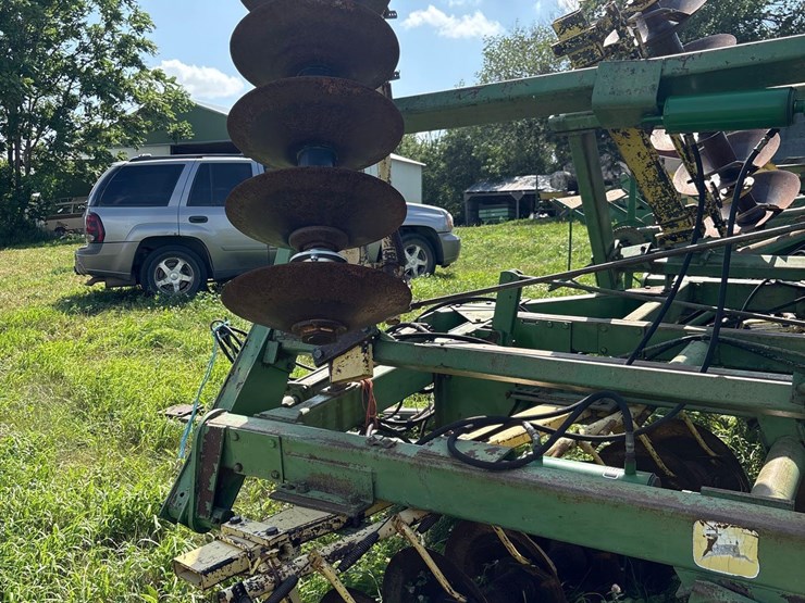 john-deere-230-image-10