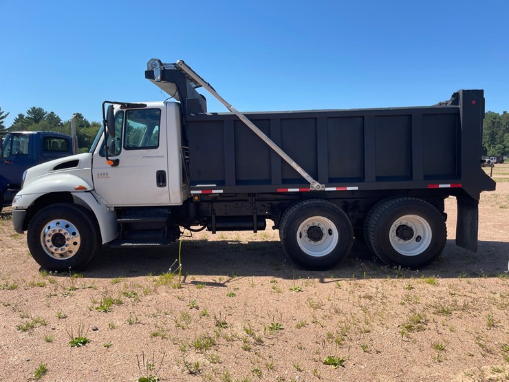 2003-international-durastar-4400-image-7