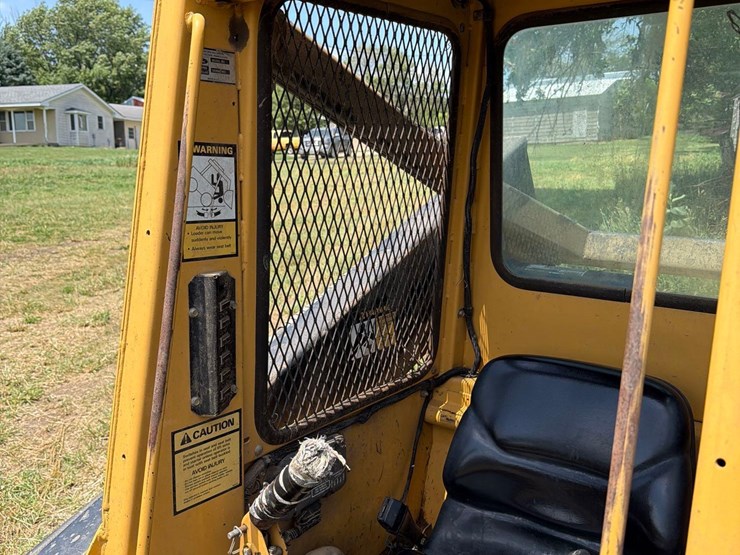 new-holland-l553-image-23