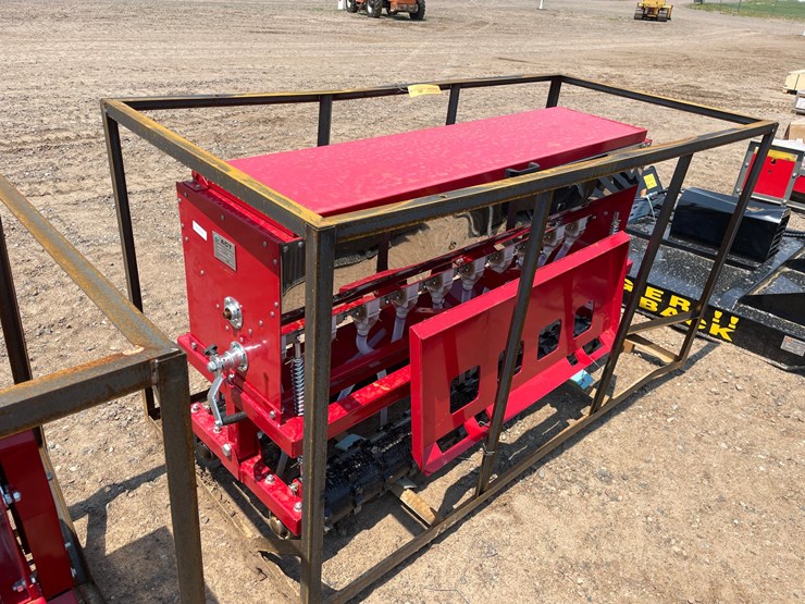 #18393-•-unused-2026-agt-skid-steer-seeder-attachment-(princeton,-mn)-image-3