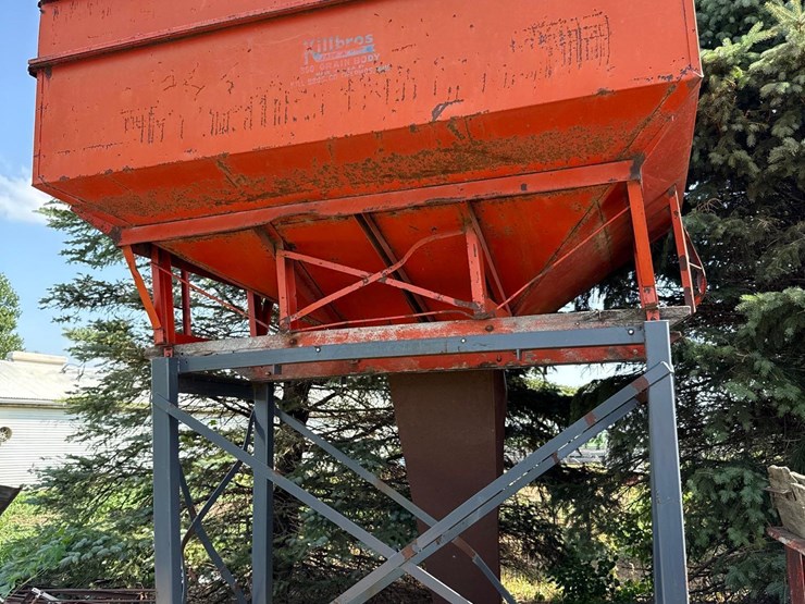 approx-300bu-holding-bin-with-stand-image-1