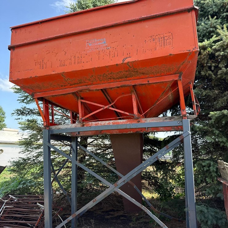 Approx 300bu Holding Bin with Stand