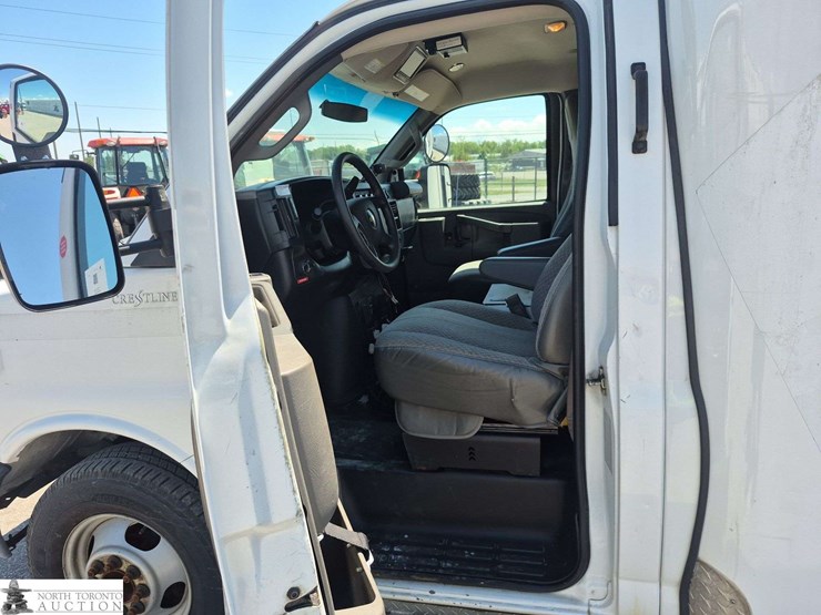 2017-chevrolet-express-s/a-cube-van-image-13