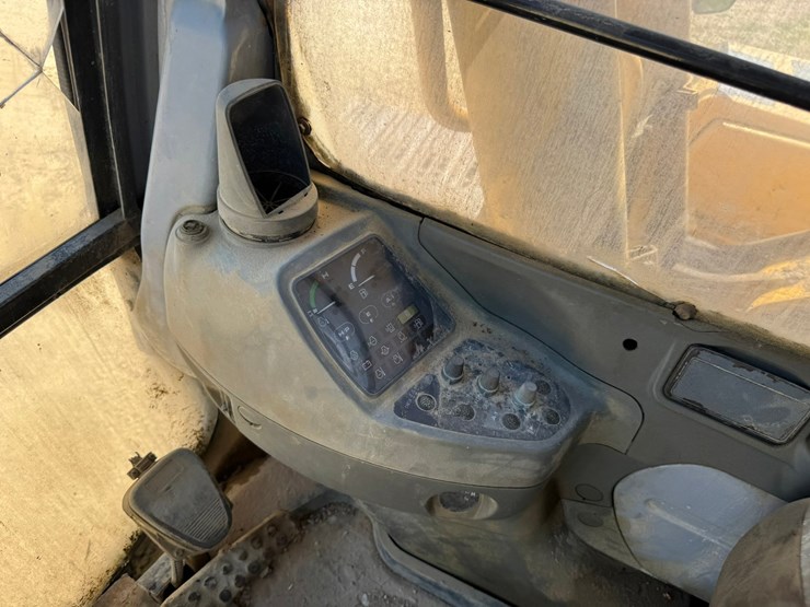 deere-230-lc-image-64