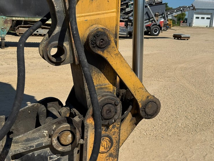 deere-230-lc-image-37