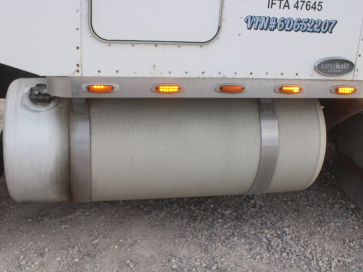 2006-peterbilt-379x-image-29