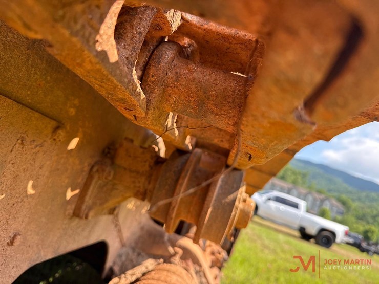 caterpillar-941-image-16