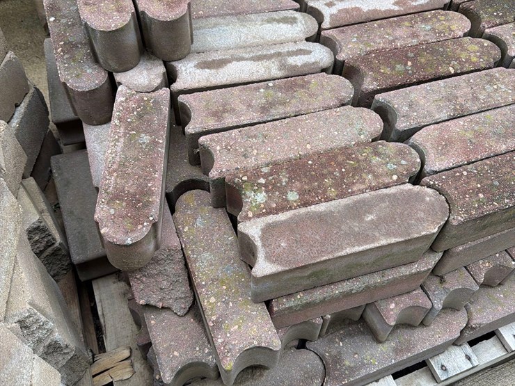 pallet-of-landscape-bullet-edgers-image-3