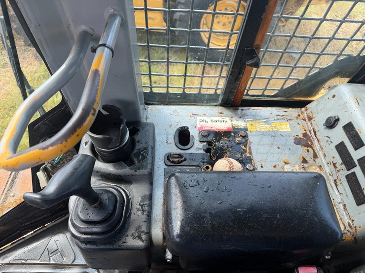 2005-caterpillar-d5g-image-68