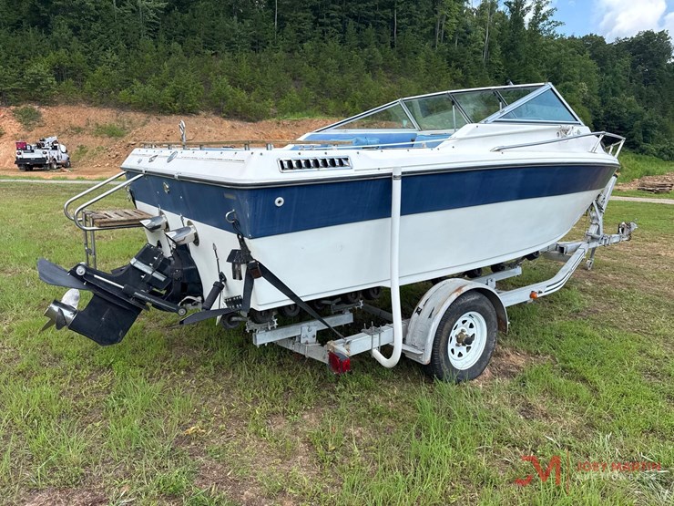 calaic-19'-cuddy-cabin-boat-image-3