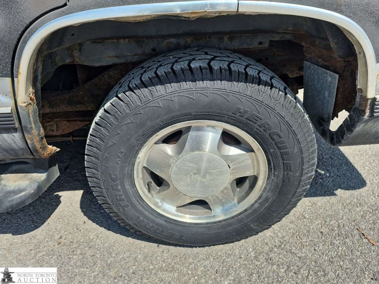 1997-chevrolet-tahoe-image-24