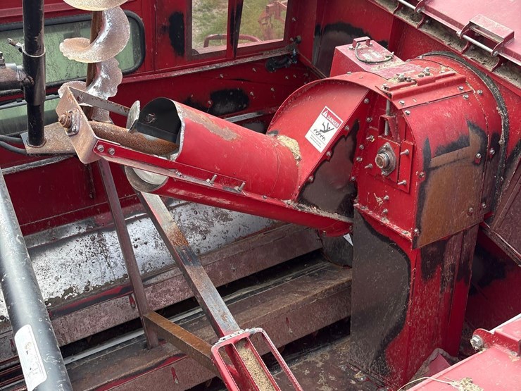 2006-international-2388-axle-flow-combine-image-65