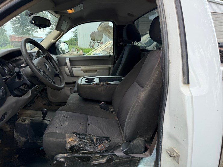 2010-chevrolet-silverado-2500-image-48
