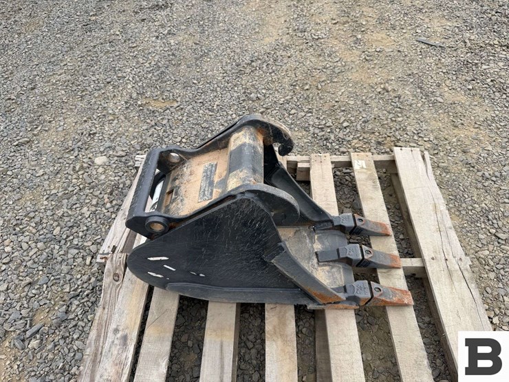bobcat-12"-bucket-image-5