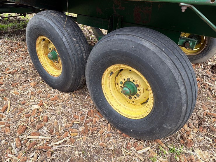 badger-18ft-front-unload-silage-wagon-image-7