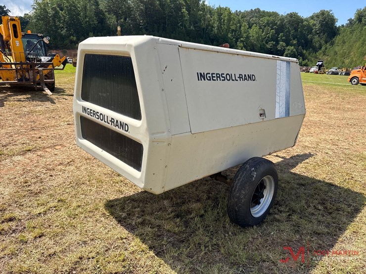 ingersoll-rand-175-towable-air-compressor-image-2