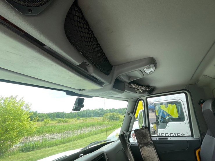 2016-international-durastar-4400-image-57