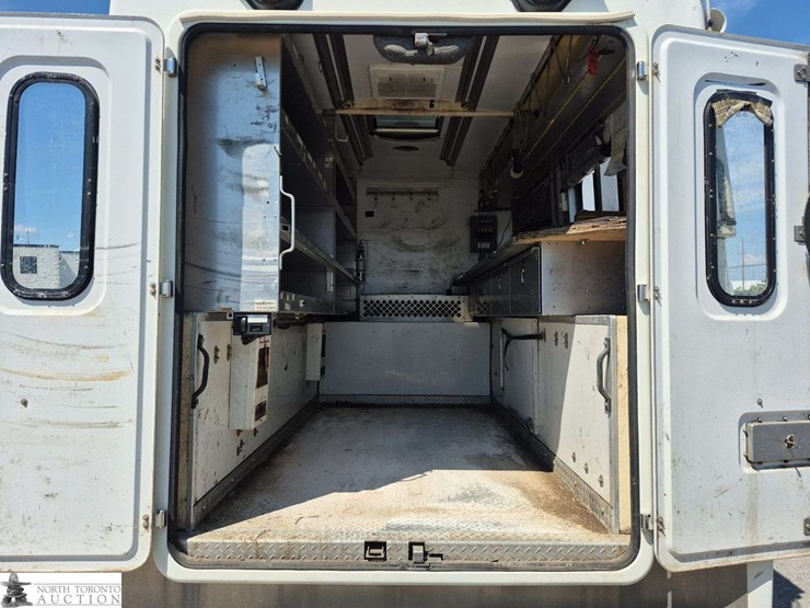 2011-ford-f350-image-24