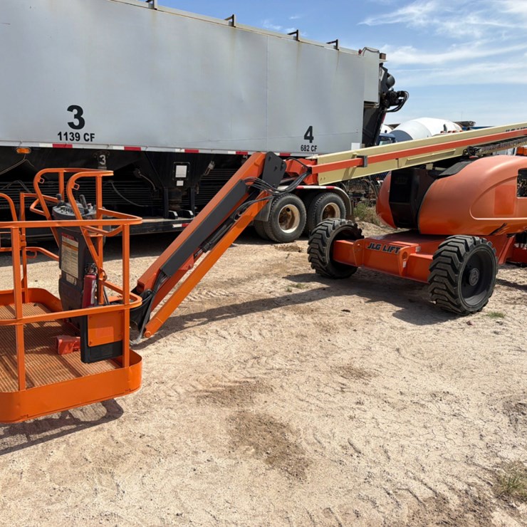 2013 JLG 600AJ