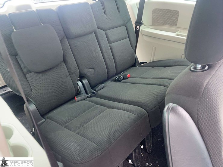 2015-dodge-grand-caravan-sxt-image-21
