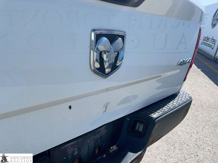 2015-dodge-1500-image-38
