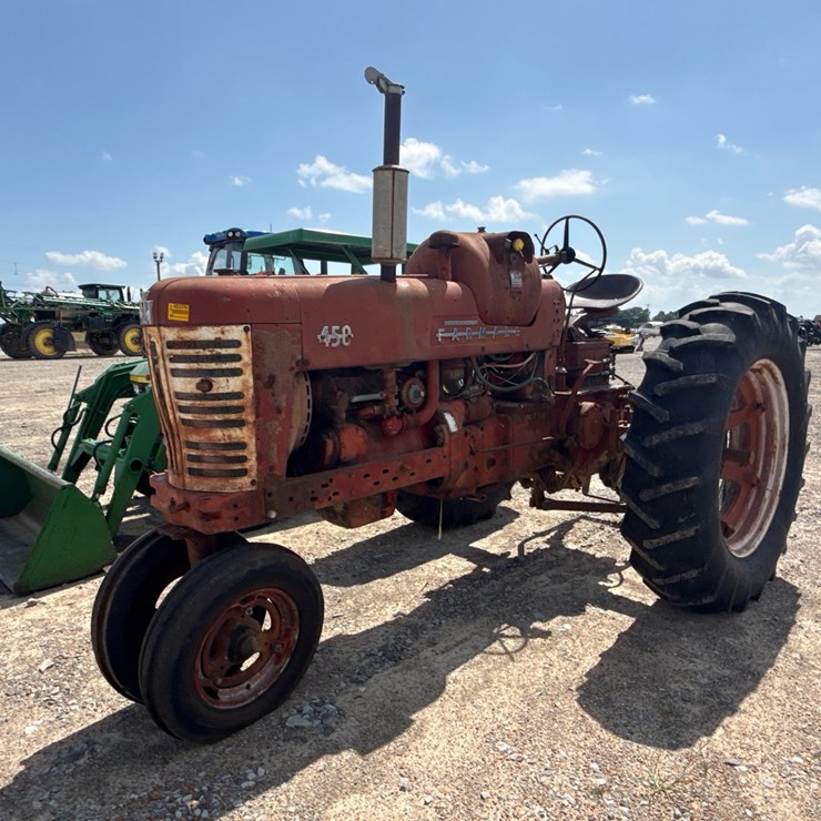 #45331 • Mccormick Farmall 450 Tractor 933 INV# 45331