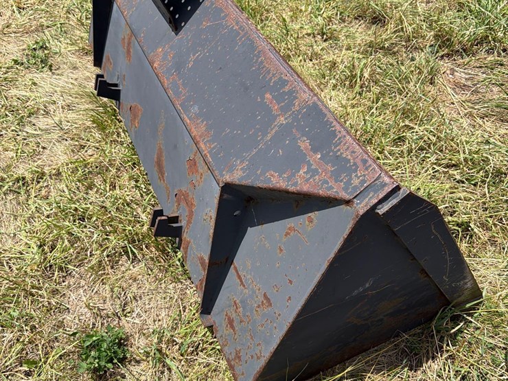 new-holland-l553-image-37
