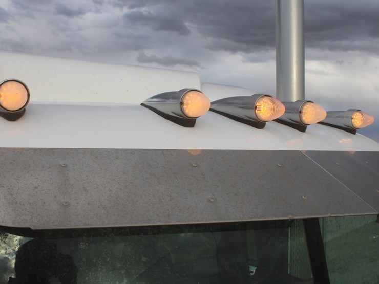 2006-peterbilt-379x-image-110