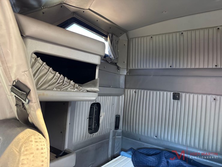 2013-kenworth-t660-image-37