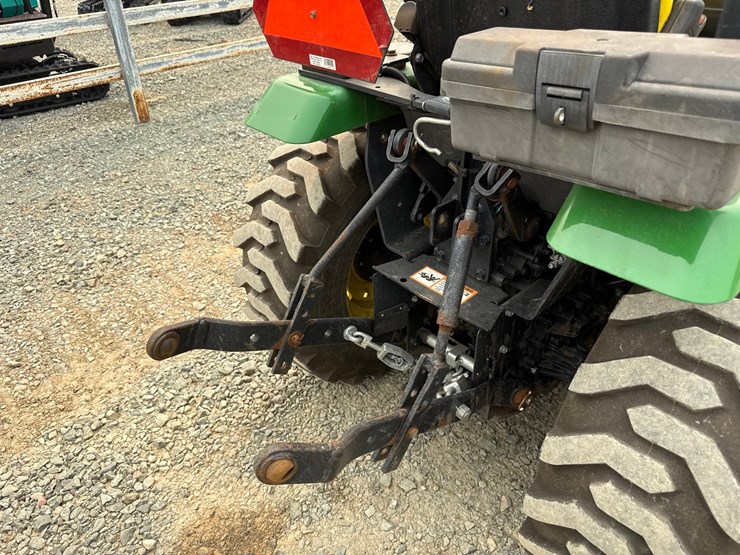 2014-john-deere-2025r-image-24