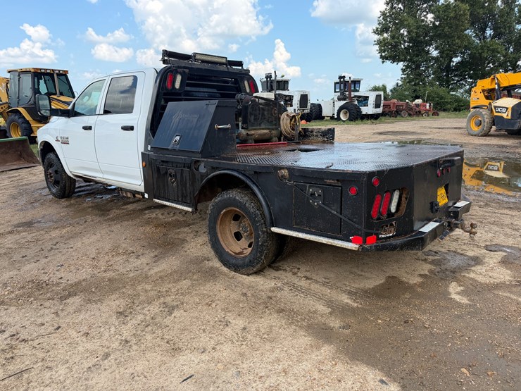2014-dodge-3500-image-4