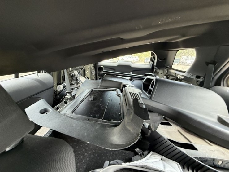 2019-ford-explorer-image-32