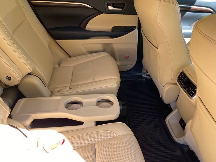 2016-toyota-highlander-image-23